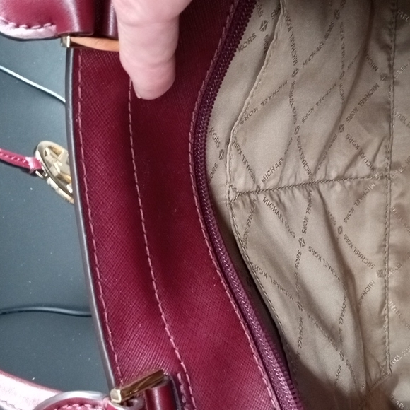 BURGUNDY MICHAEL KORS LEATHER HANDBAG FOR FALL AND WINTER IN EUC - Picture 8 of 11